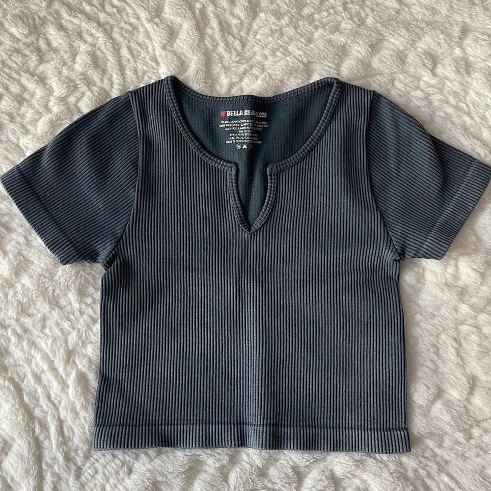 cropped workout tee
